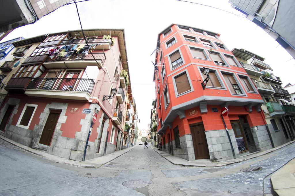 Andra Mari Apartamentu Turistikoak Bermeo Quarto foto